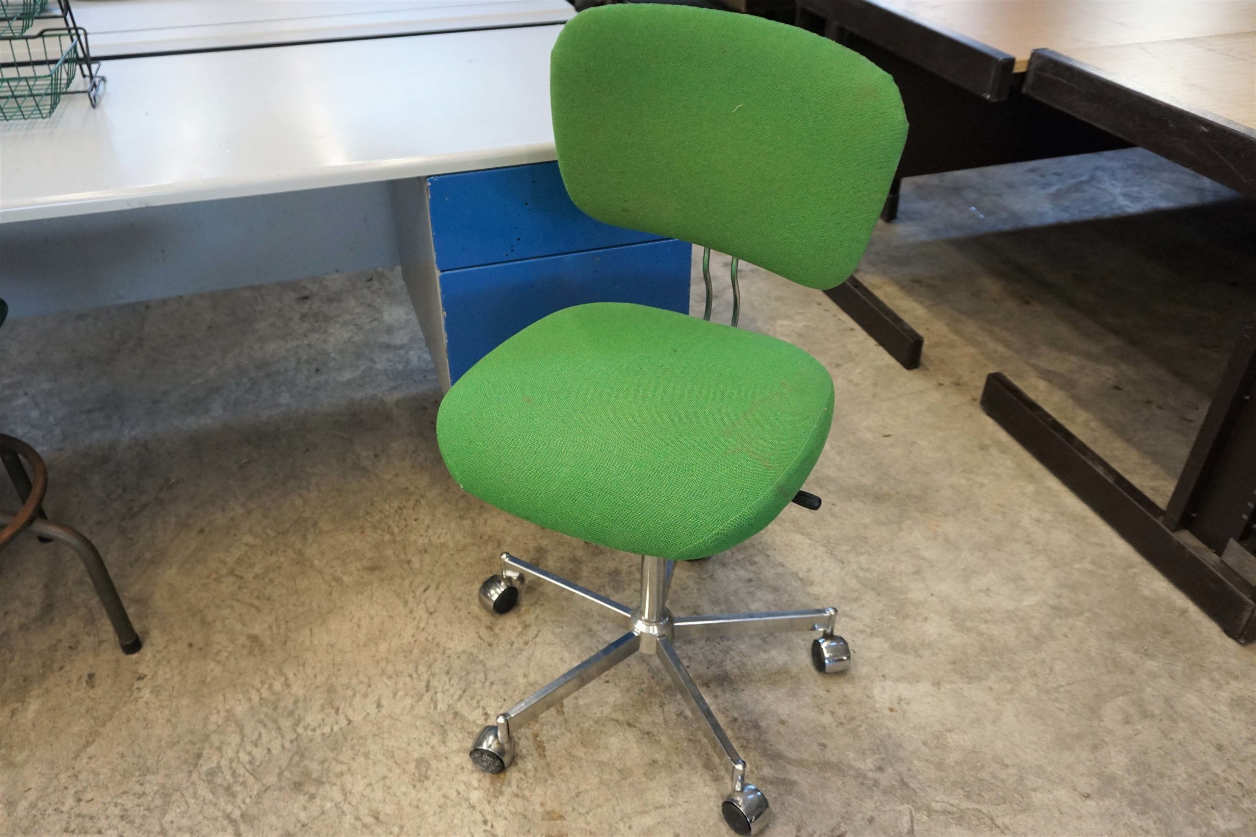 Swivel Chair – Green – Revival Props