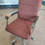 Chair_-_Brown_office_swivel.jpg