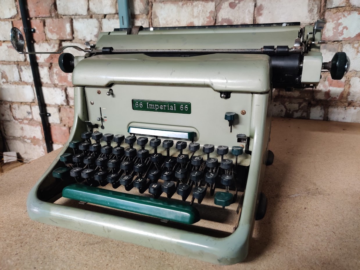 Typewriter_-_Imperial_66.jpg