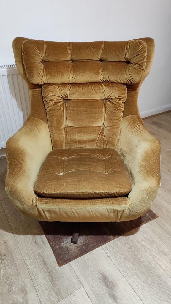 Chair Parker Knoll Egg Chair (Champagne) Revival Props