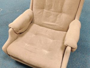 Armchair - Buttonback Beige