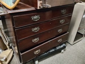 Chest of Drawers - Chippendale Style - Mahogany